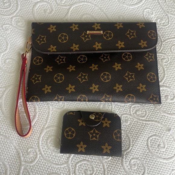 Elim & Paul Patterned Wristlet with Card Case Brown/Gold - Picture 6 of 6